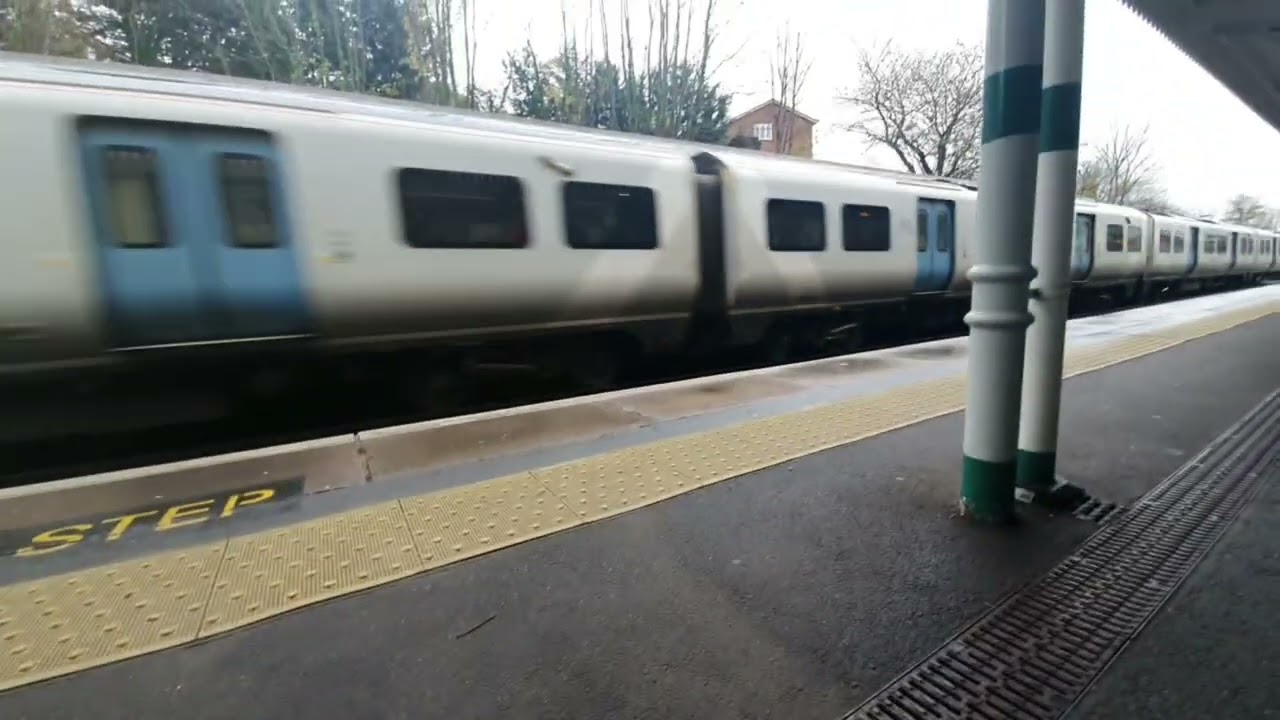 Few Trains at Burgess Hill 14/11/25