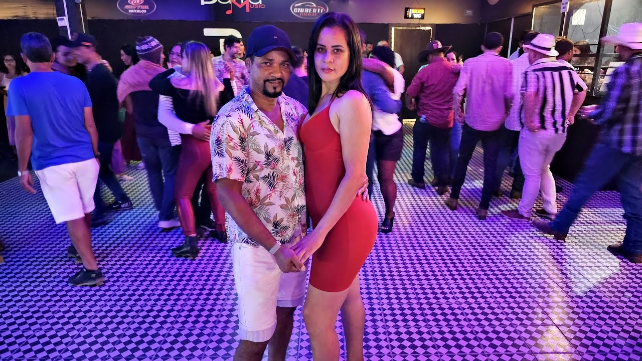 ELA NÃO LARGA EU - DANÇANDO FORRÓ NO BAILÃO DO BONDE SERTANEJO (XOTE)