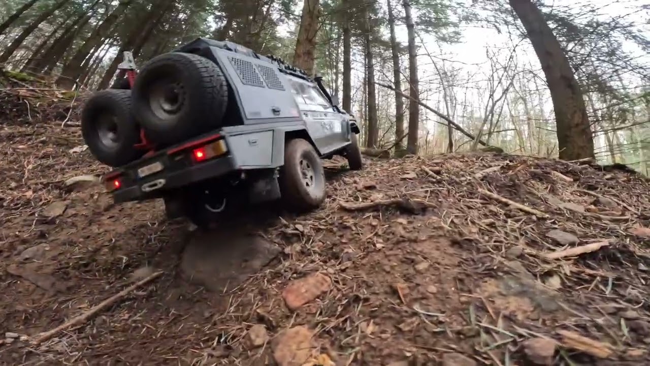 Rgt Ex86160 1/10LC79 Land Commander rock crawling 
