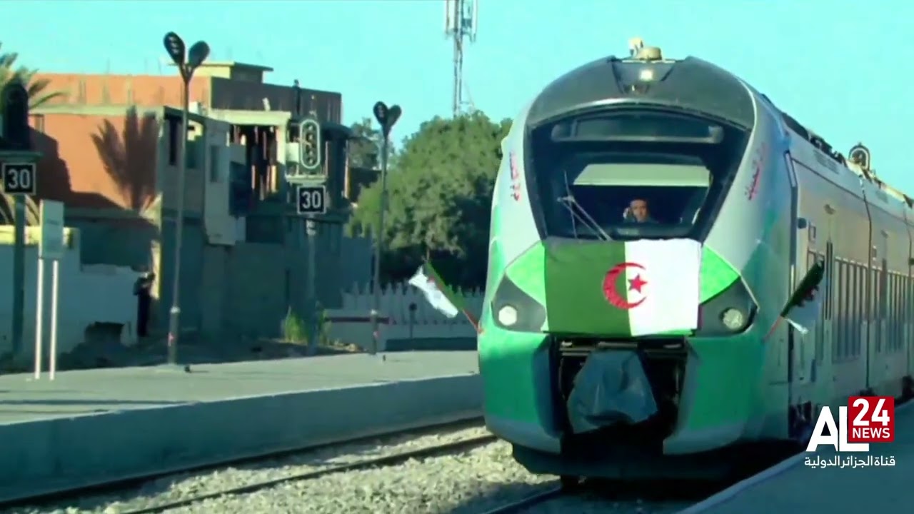 الرئيس الجزائري عبد المجيد تبون يستقبل أول رحلة لنقل المسافرين قادمة من محطة تندوف