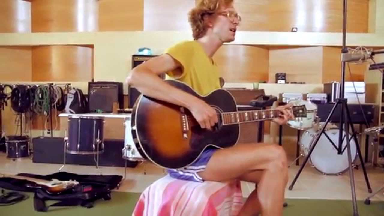 Erlend Øye - Grande grande grande - live session at Sudestudio