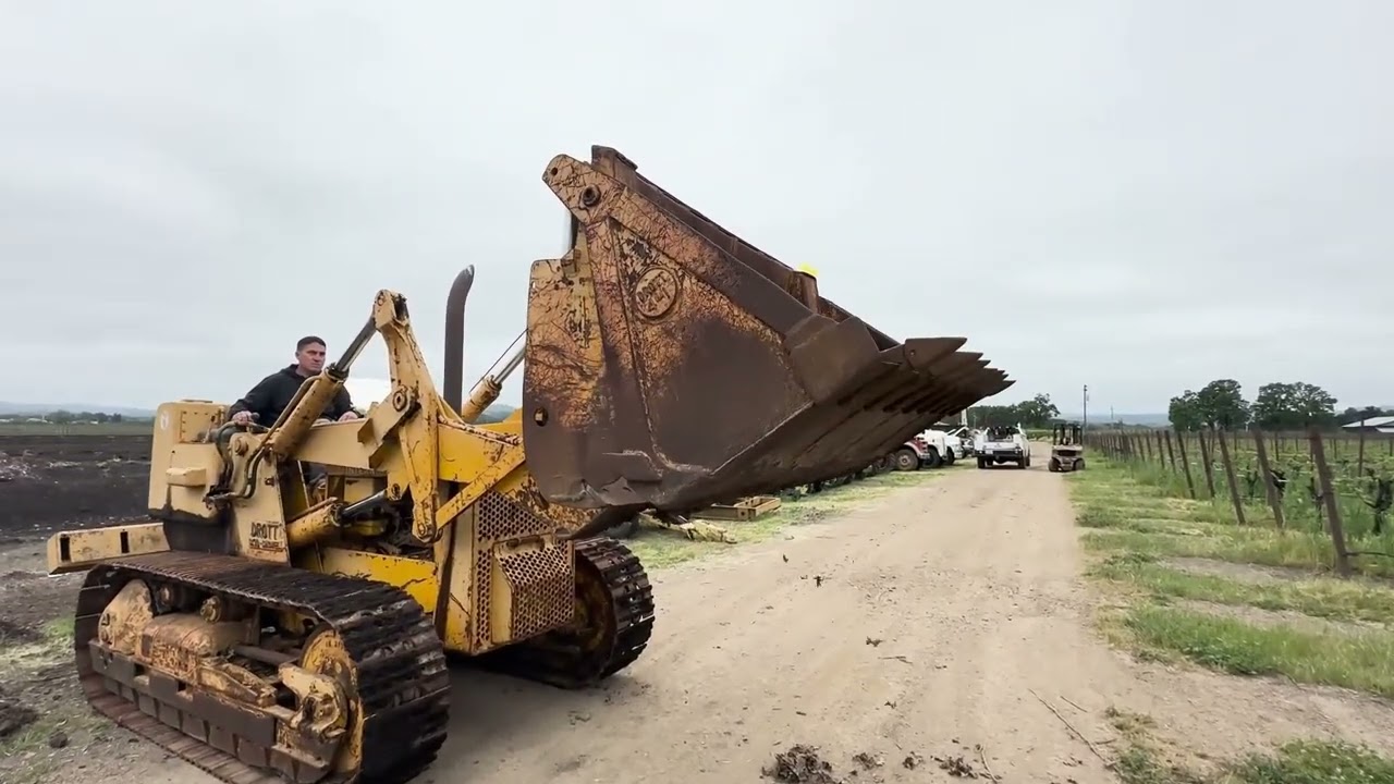 Lot A-0145: International Drott 9K3 Skid Shovel Dozer