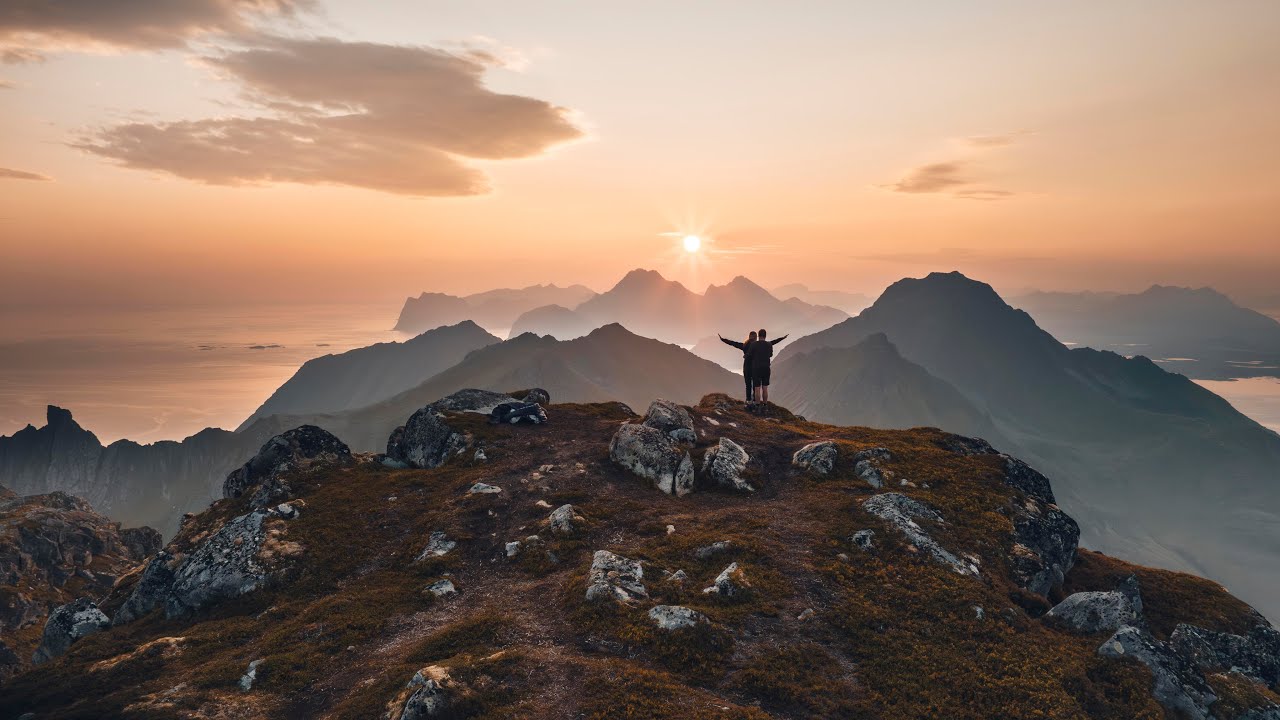 Hustinden - Flakstad&oslash;ya | Lofoten Islands | Norway