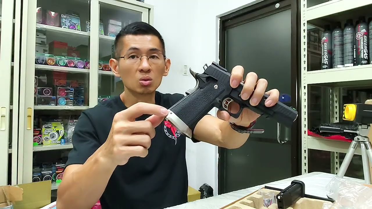 Testing a WE Hicapa 5.1 T-Rex Airsoft Gas Blowback Pistol