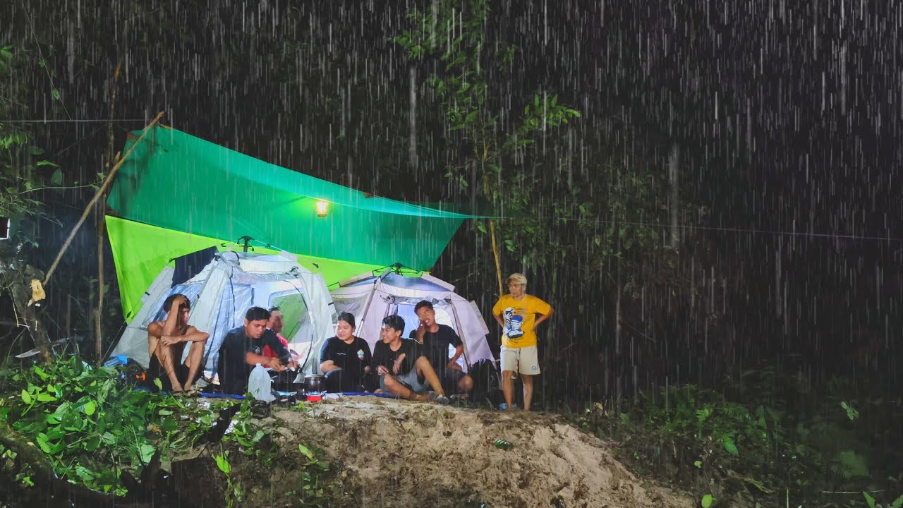 Camping hujan deras dipedalaman hutan sumatra, panen ikan lele akar.