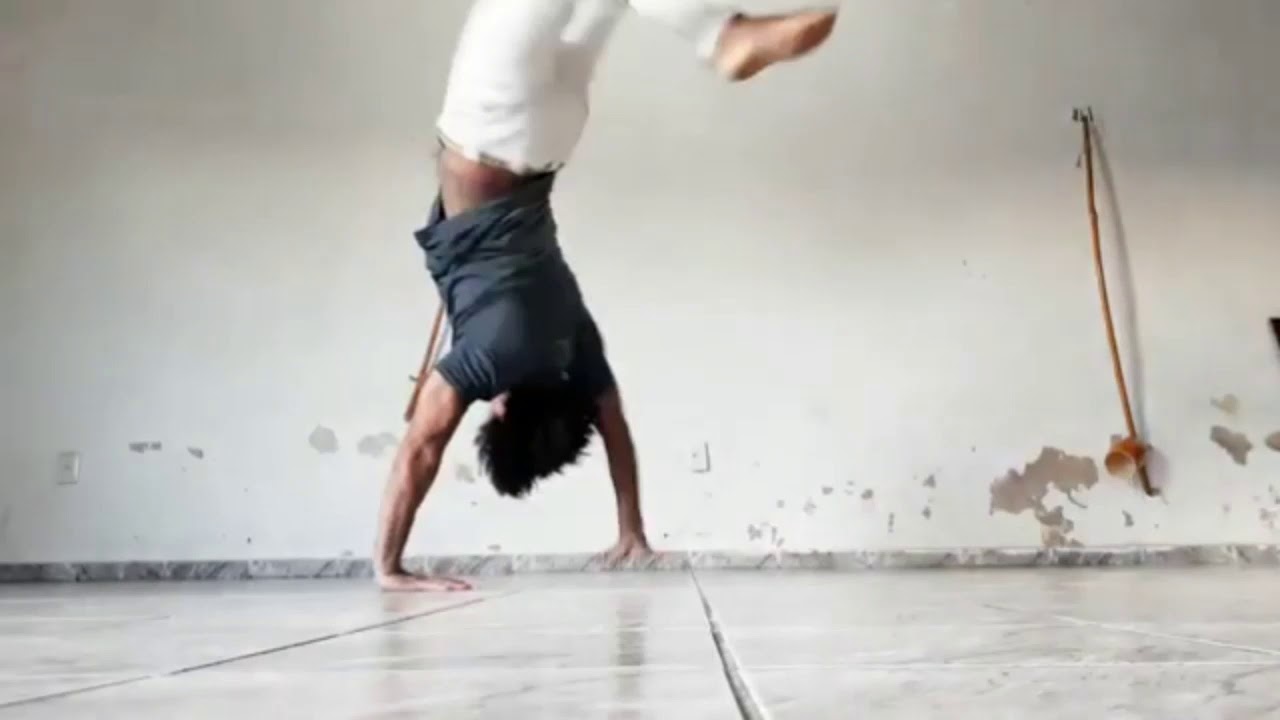 Amazing Capoeira Skills Aranha CDO {Brazilian Martial Arts}
