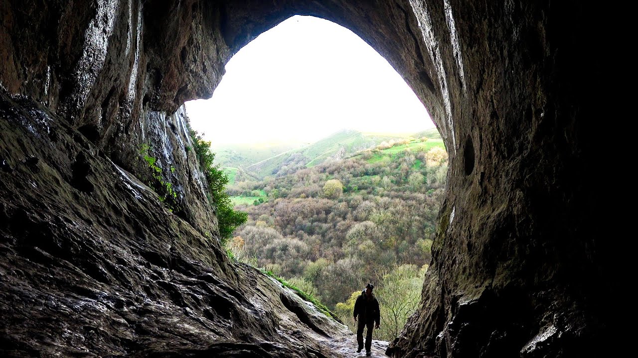 Exploring Thor's Cave | Hiking Adventure in Peak District National Park