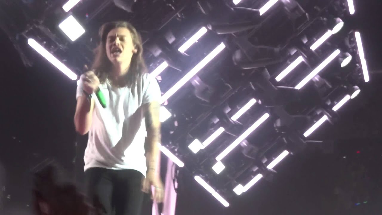 One Direction OTRA Tour - Clouds - Birmingham Barclaycard Arena - 11th October 2015