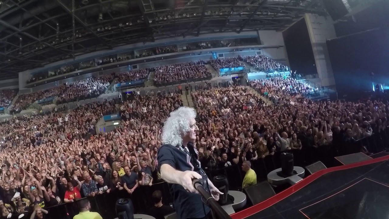 Selfie Stick Video | Liverpool, England [November 28, 2017] Queen + Adam Lambert