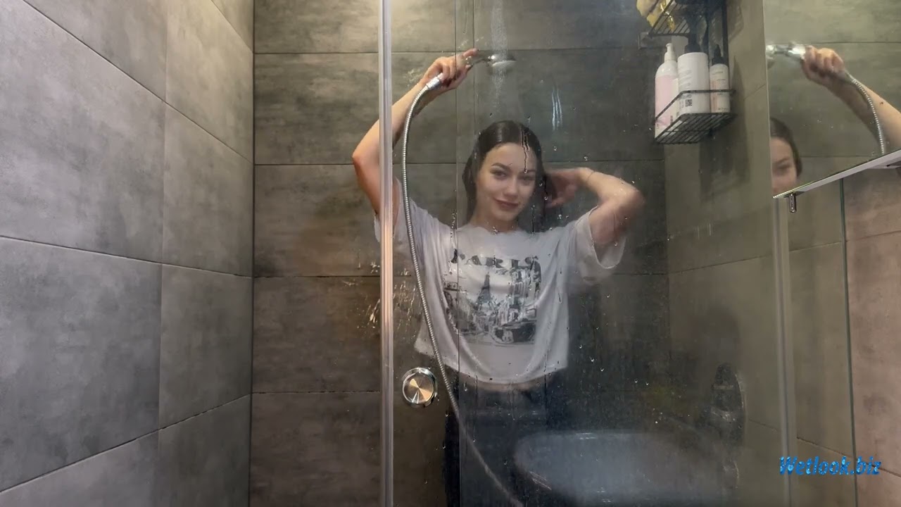 Cozy Shower &ndash; Wetlook in Sweater and Jeans 🌧️