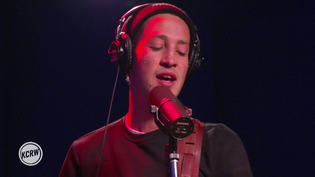 Marlon Williams performing 