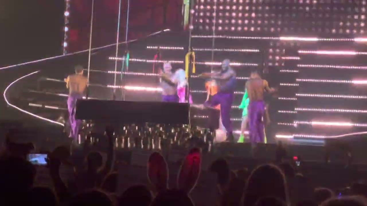 Little Mix - Happiness (Confetti Tour, Nottingham, 09/05/2022)