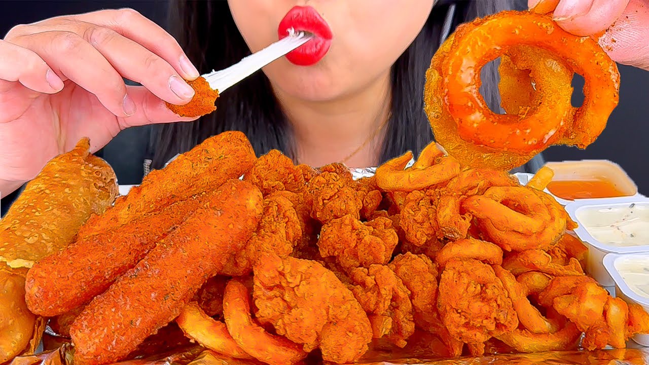 ASMR NO TALKING NASHVILLE HOT CHICKEN & MOZZARELLA STICKS FROM JACK IN THE BOX
