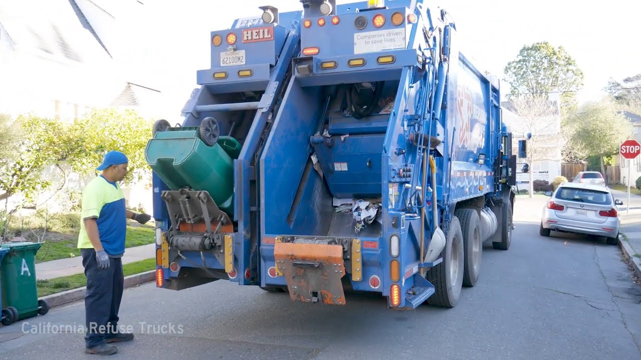 Peterbilt 520 Heil Split Rear Loader on Semi-Auto