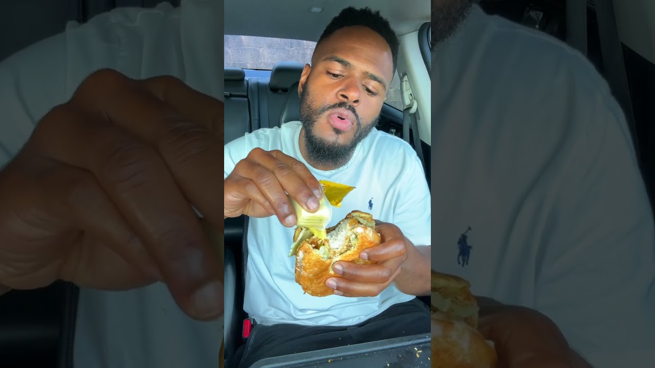 Eating EVERY Chicken Sandwich On Popeyes Menu