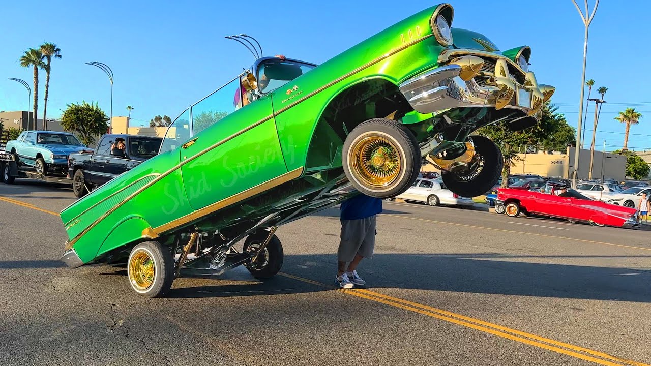 LOWRIDER Cars HOPPING and Cruising Van Nuys Blvd!