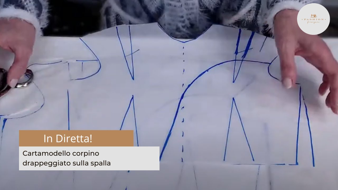 Cartamodello corpino drappeggiato sulla spalla