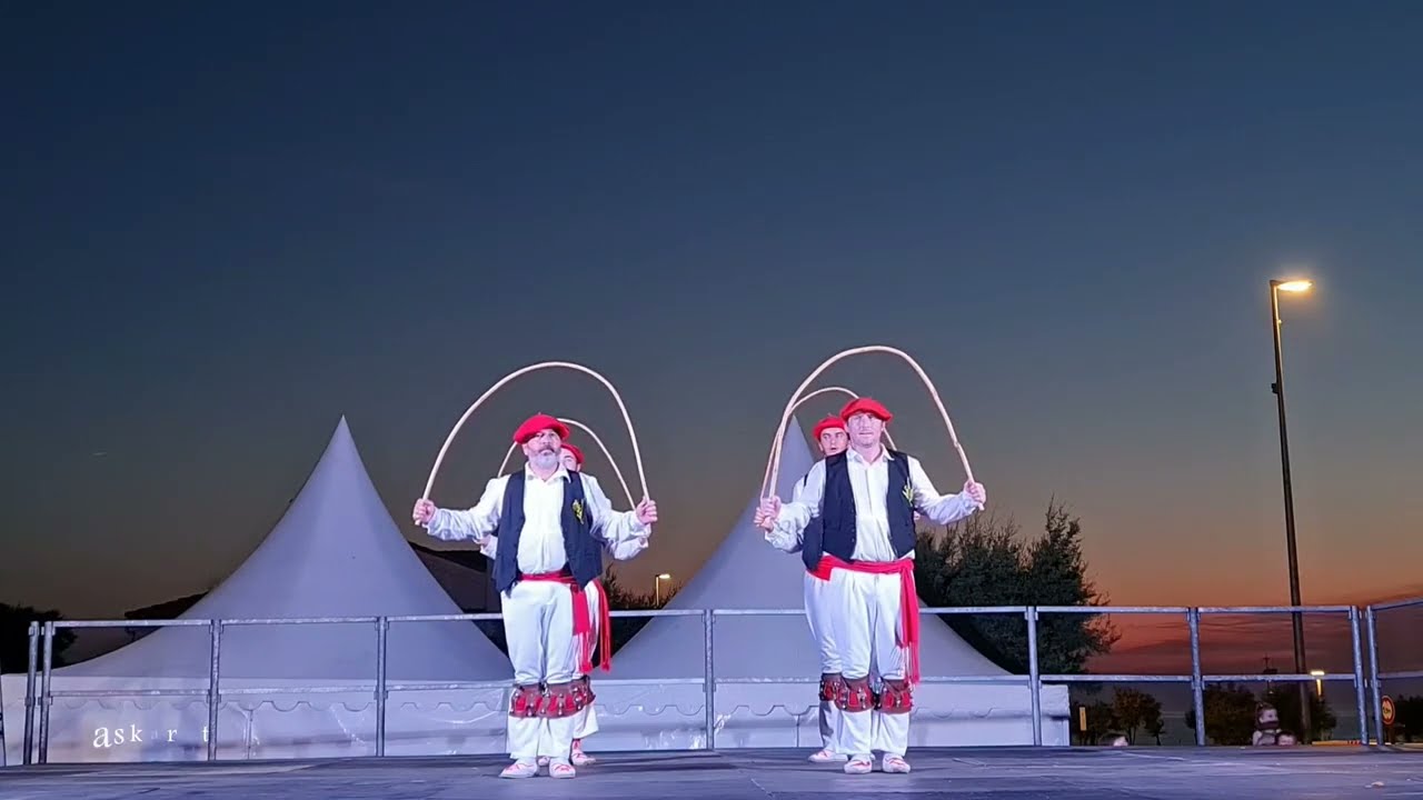 Uztai Dantza - Par Angeluarrak Dantza Taldea – Groupe Folklorique de la Ville d’ Anglet Pays Basque