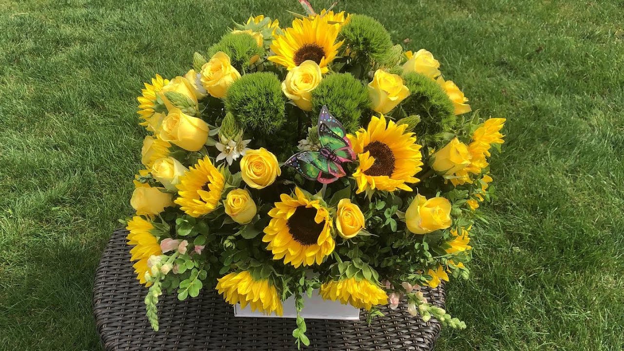 Regalo de cumpleaños una caja llena de flores, lo más fácil de realizar