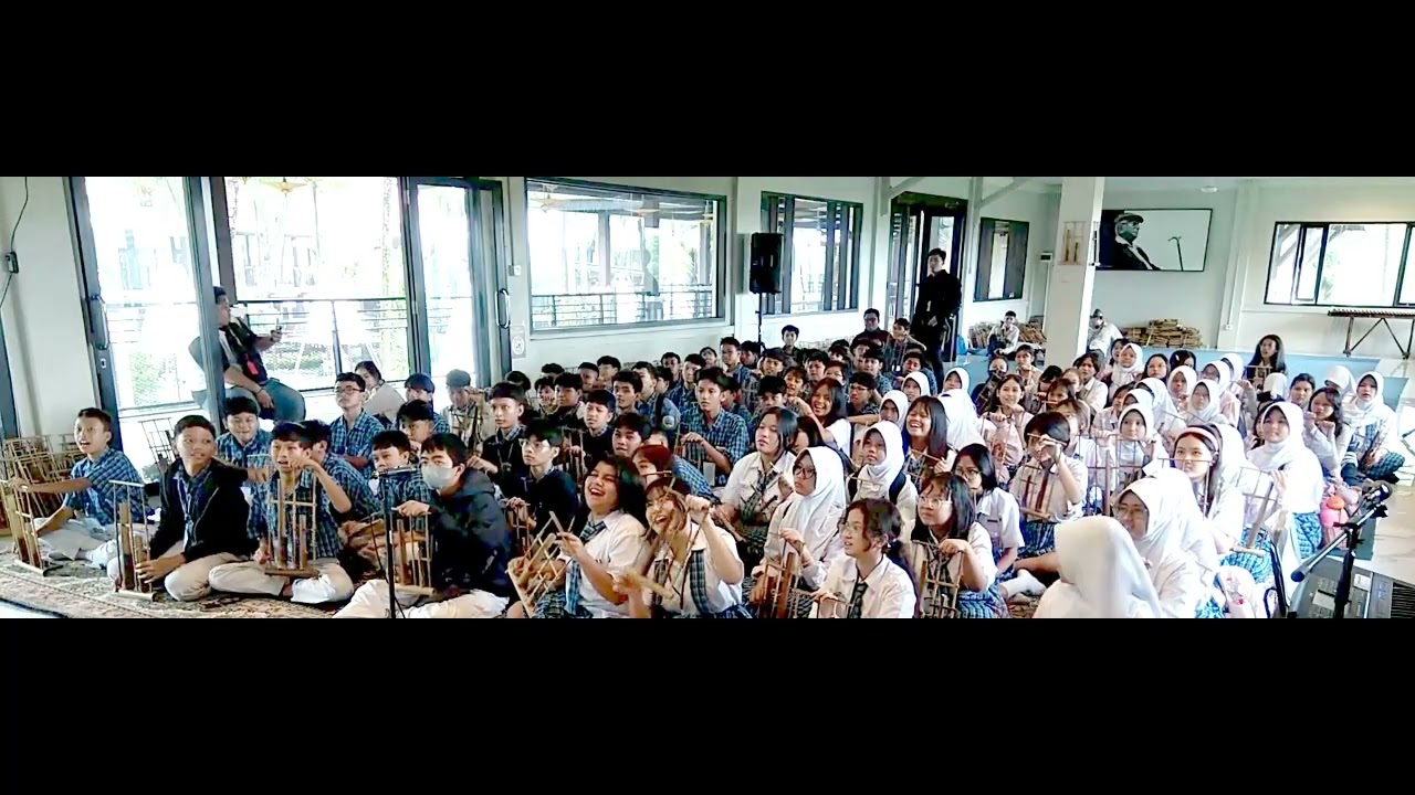 SMP Budi Mulia Ciledug Tangerang Bermain #Angklung di Bale Seni Barli   #Kotabaruparahyangan