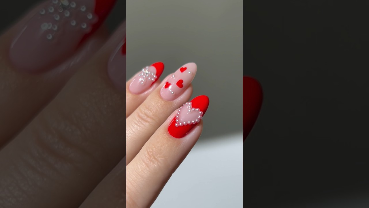 💌 🫧 A classic Valentine&rsquo;s pairing: bold red & white pearls #nails ❣️