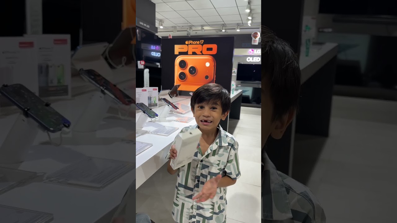 Finally iPhone 17 pro max le liya 🤩 #family #iphone #pranks #shorts #comedy