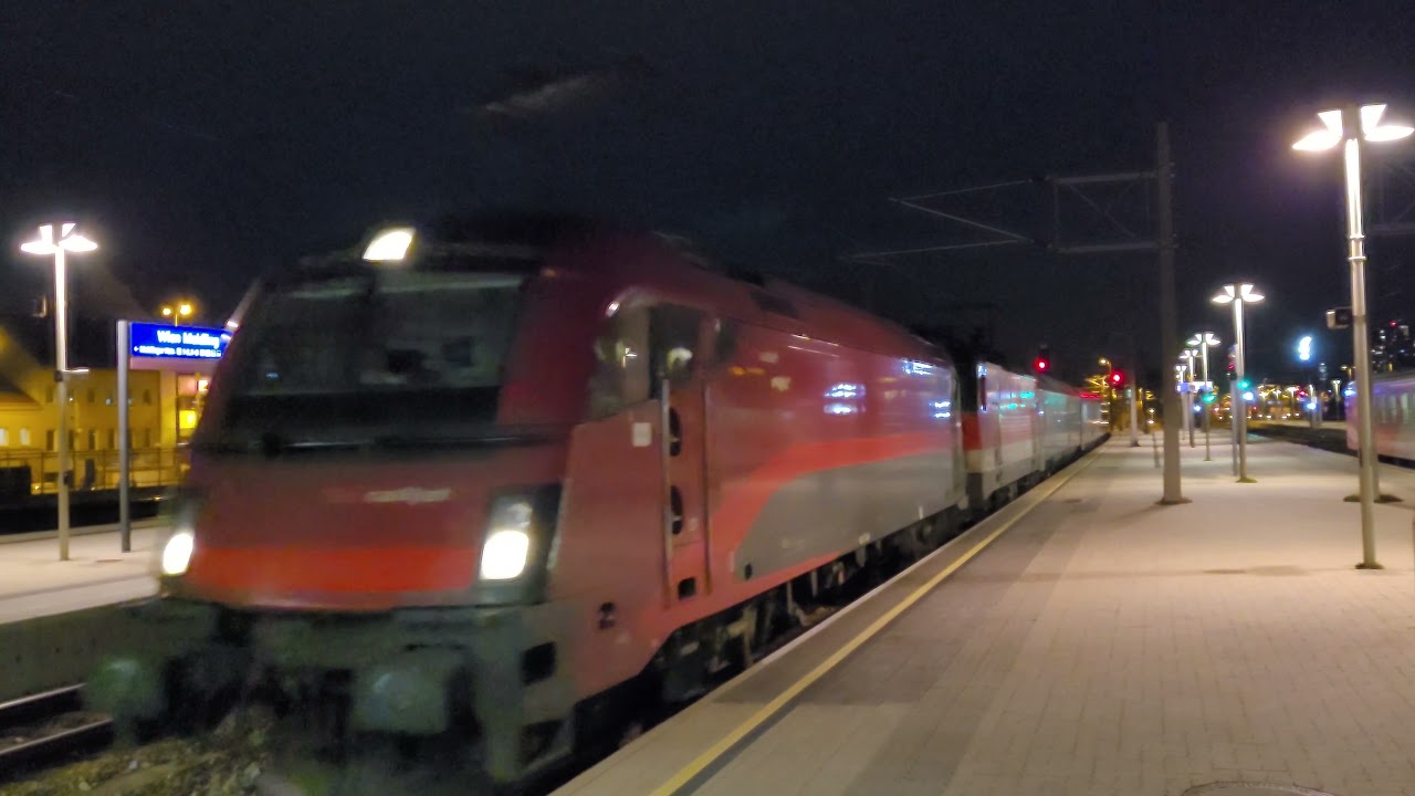 Einfahrt des nightjet 40233+nightjet 233/232 am 18.12.2021 in Wien Meidling