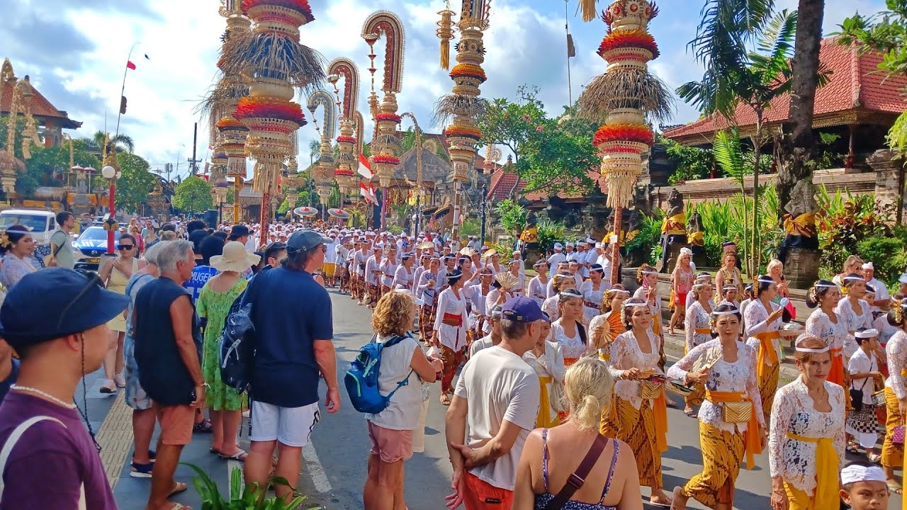 UBUD! BULE MEMBLUDAK MENYAKSIKKAN UPACARA MENDAK BAGIA UBUD BALI