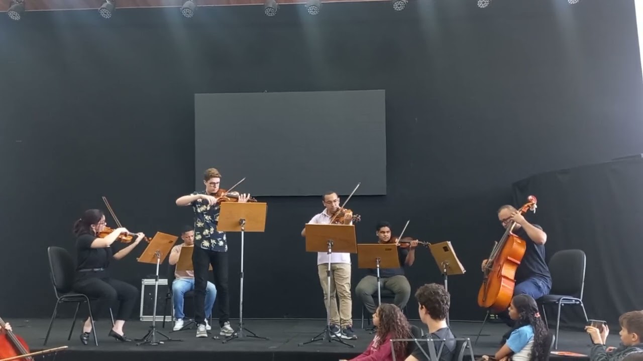 J.S Bach - Concerto para dois violinos e orquestra - Professores Projeto Locomotiva