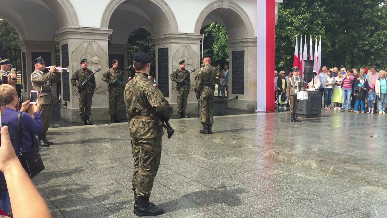 Zmiana warty przy Grobie Nieznanego Żołnierza - 23 Śląski Pułk Artylerii z Bolesławca
