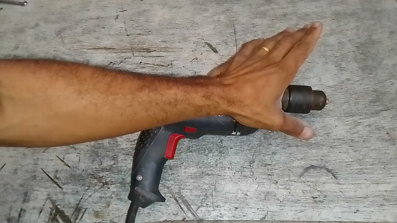furadeira furando torto,  furadeira tremendo a broca ,furadeira tremendo, identificando defeito