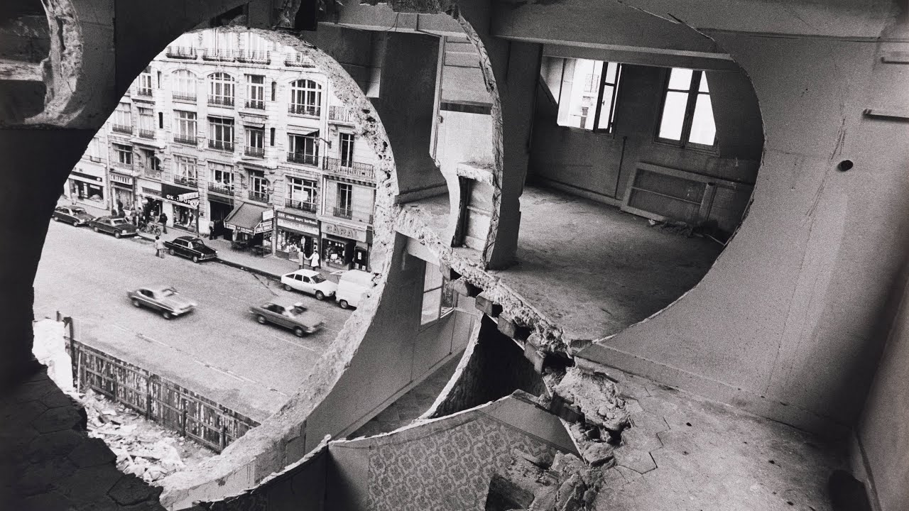 Gordon Matta Clark - Conical Intersect, 1975