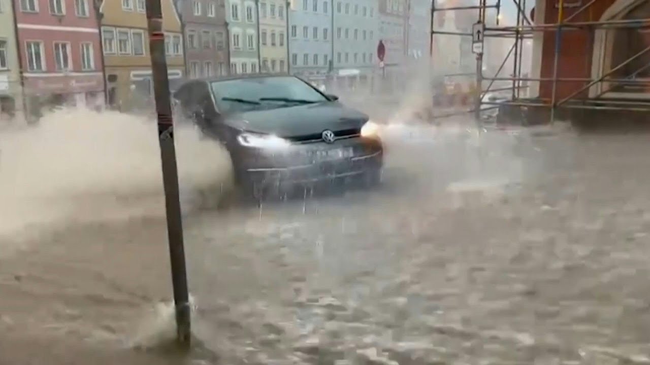Starkregen setzt Landshut unter Wasser | AFP