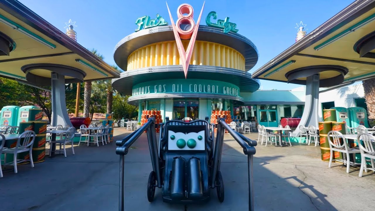 Disney California Adventure - 2025 Halloween Walkthrough & Incredicoaster POV | 4K 60FPS