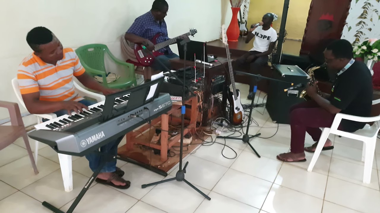 Enda Nasi Saxophone Cover Ivan G practice session with the Wanyama's