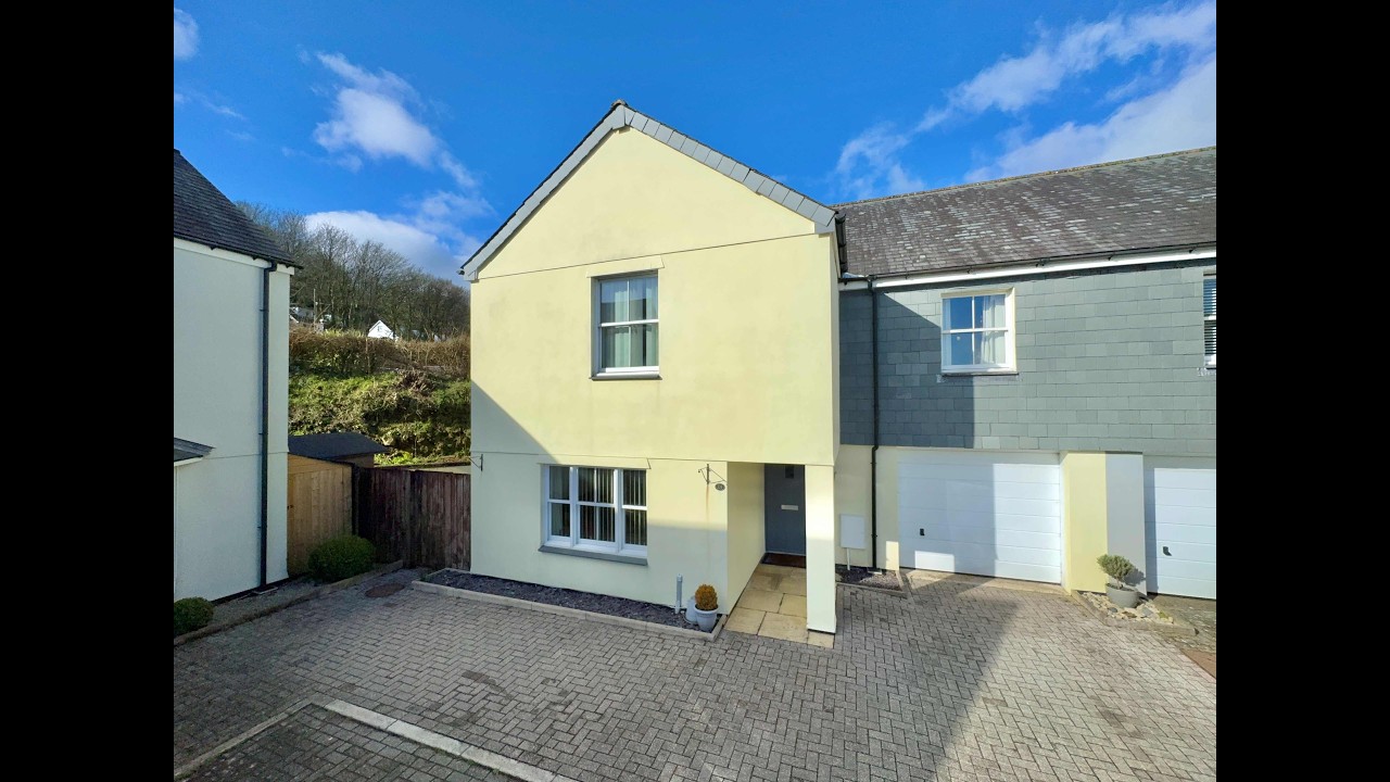 Trevonnen Road, Ponsanooth - An impressive and spacious 4 bedroom semi detached house with garage...