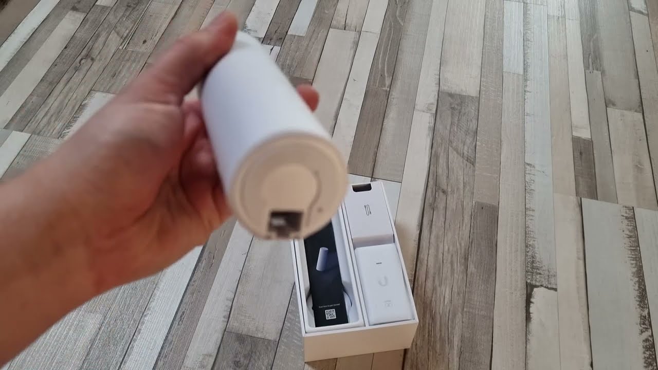 UniFi U6 Mesh Access Point - Unboxing