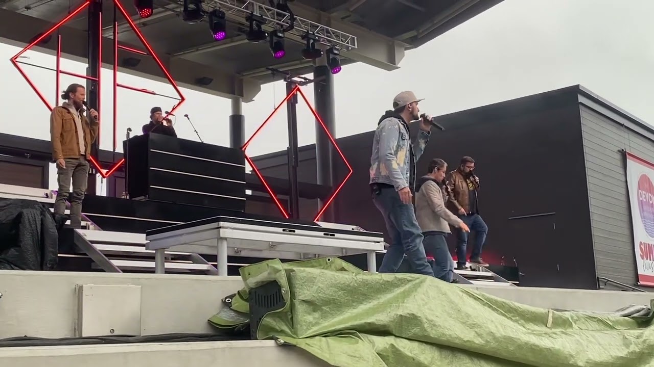 Dive Bar Saints (in the rain) - Home Free 5/27/22