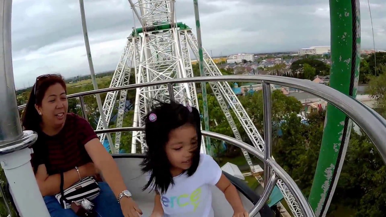 Ferris Wheel Ride at Enchanted Kingdom