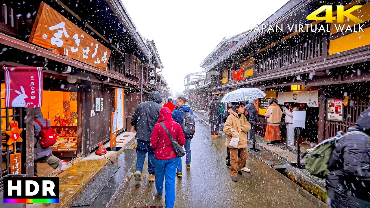 Japan - Snowy day walk around old town of Takayama • 4K HDR
