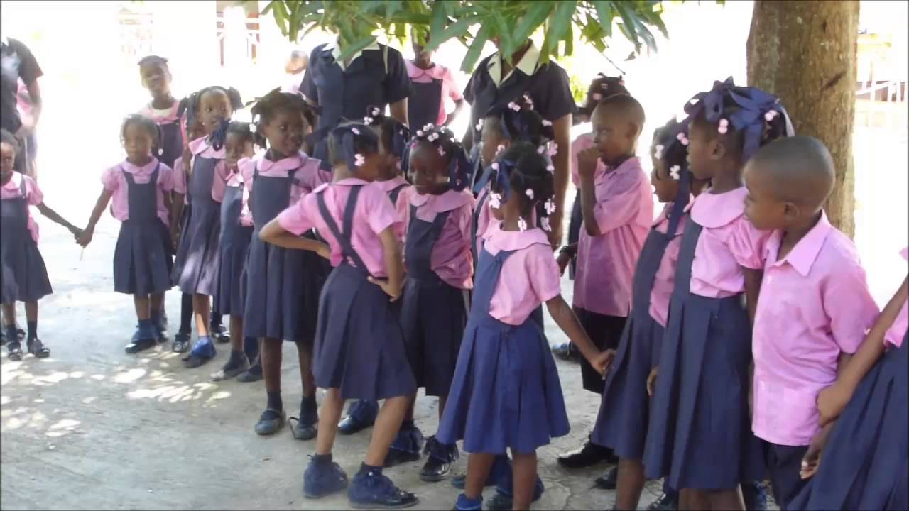 Ambiance dans la cour de l'&eacute;cole des Orangers