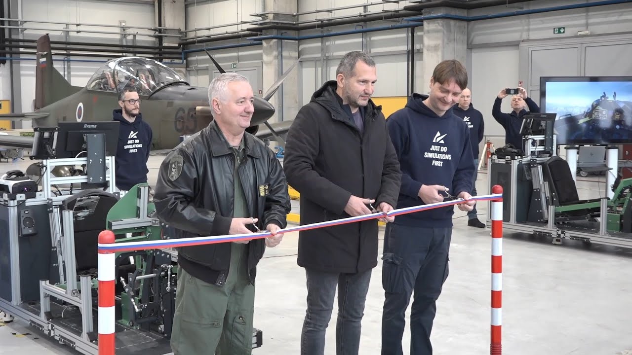 Prevzem najsodobnejših simulatorjev za letala in helikopterje Slovenske vojske