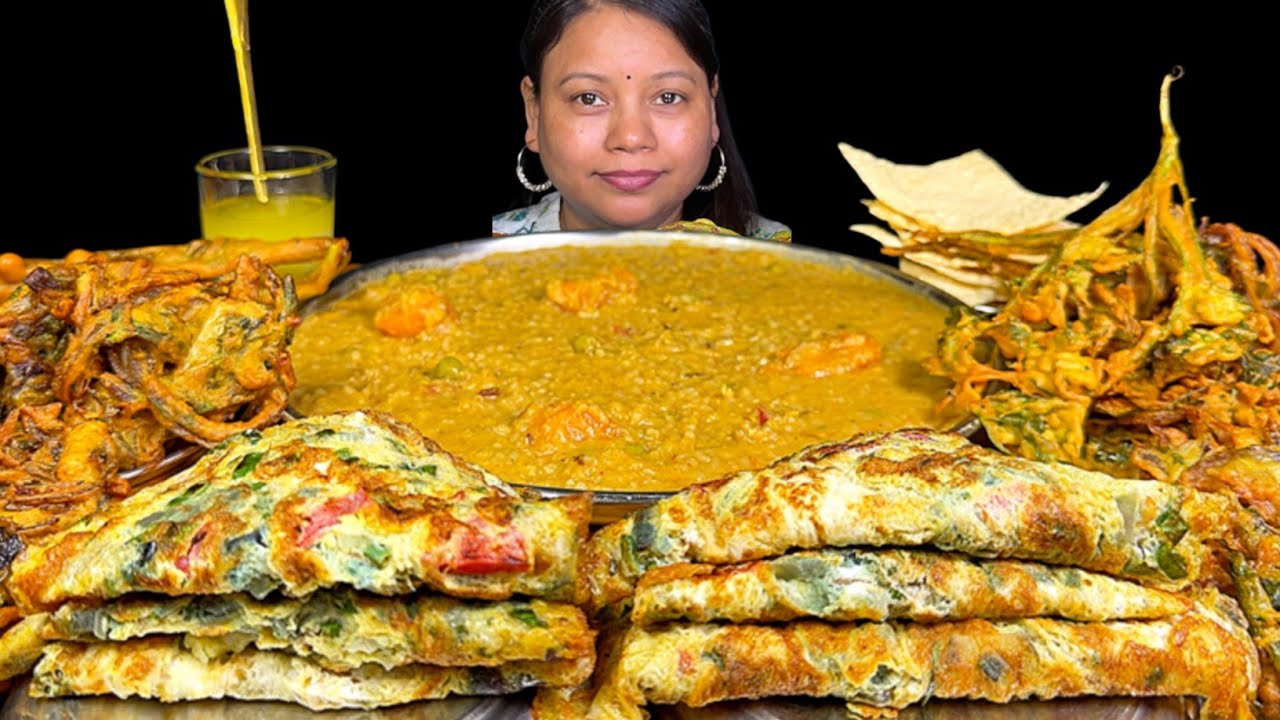 ДАЛ ХИЧДИ, ЛУКОВАЯ ПАКОДА, ДХАНИЯ ПАКОДА, ЯИЧНЫЙ ОМЛЕТ И ПАПАД | ПИЩЕВОЕ ШОУ