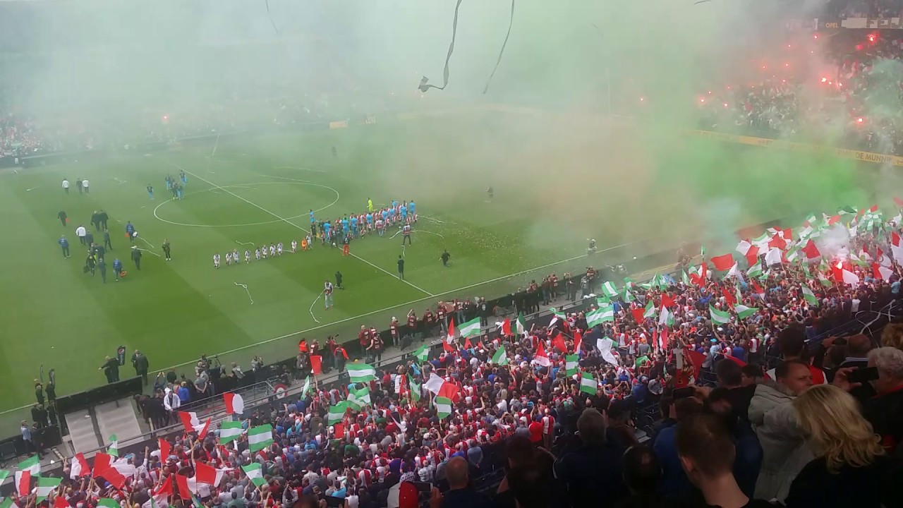 FEYENOORD OPKOMST KAMPIOENSWEDSTRIJD