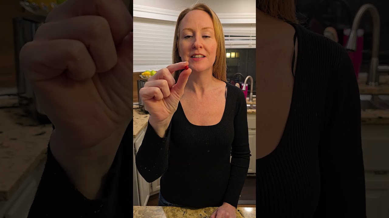 How to eat Christmas Oreo #howto #diy #foosinstagram #food #foodie #shortvideo #shortsfeed #shorts