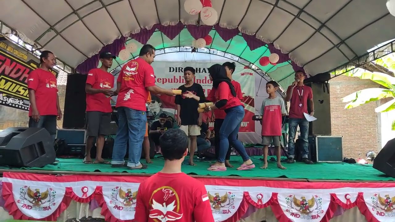 PENYERAHAN HADIAH LOMBA BALAP KARUNG DIVISI SENIOR DAN JUNIOR