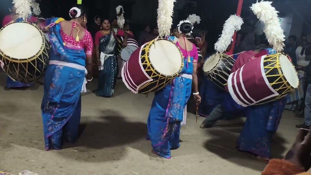 আজ আমাদের এখানে শিব দুর্গা, পূজা উপলক্ষে ঢাক বাজানো হচ্ছে।