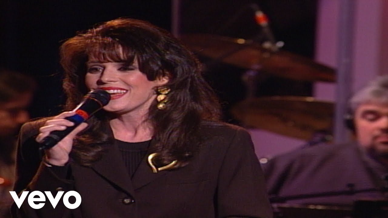 Bill & Gloria Gaither - Tears Are a Language God Understands [Live] ft. Amy Lambert