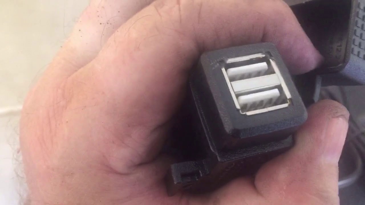 Installing USB charger on 2014 Harley Davidson Roadking