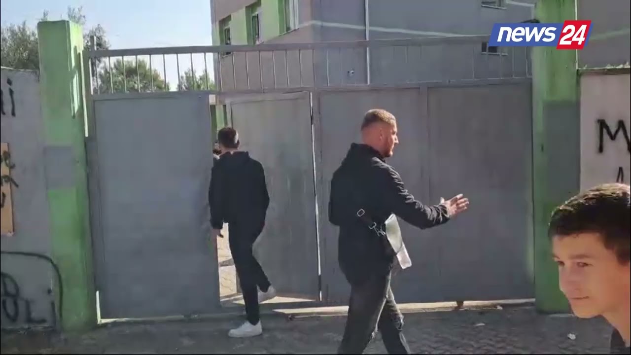 Sherr me thika n&euml; nj&euml; gjimnaz n&euml; Fush&euml; Kruj&euml;, 17-vje&ccedil;ari transportohet me urgjenc&euml; drejt Traum&euml;s